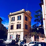 C Luxury Palace And Hostel